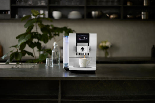 【コールドブリューとは？】アイスコーヒーとの決定的な違いと、たった数分で「極上の水出し」を全自動抽出する革命的技術